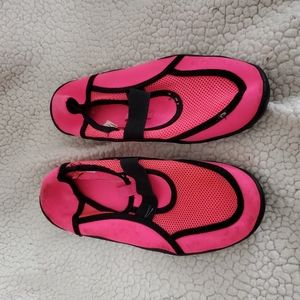 β€οΈβπ©Ή water shoes